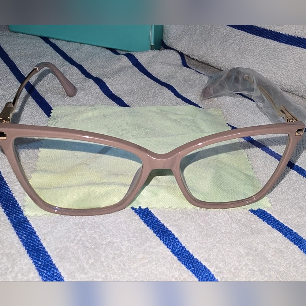 Glasses - Picture 6 of 15